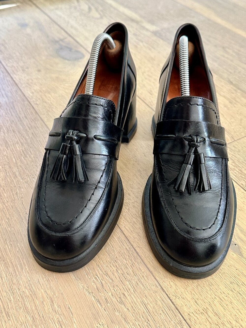 Billi Bi Copenhagen Black leather tassel loafers with block heels, EU 39